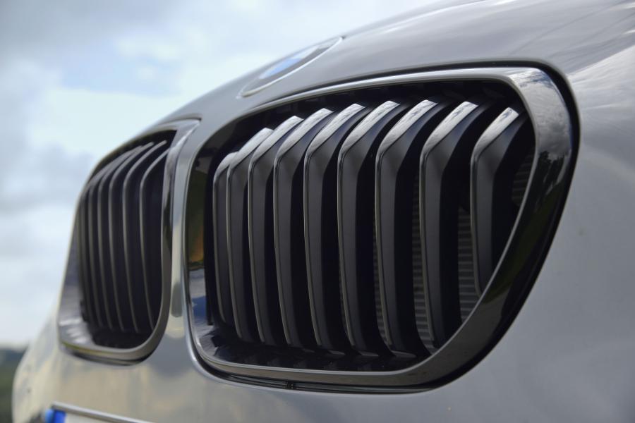 Детали экстерьера BMW M140i 5-Door 2016 года  (WW) (фото 39 из 53)